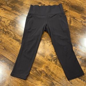 Athleta salutation stash pocket crop 2.0